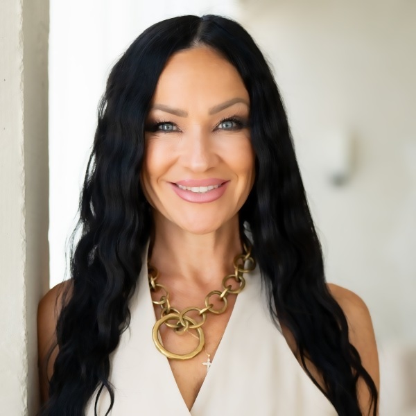 Jessica Heredia, Broker